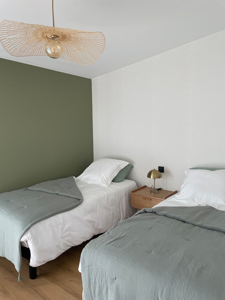2 single beds 90/200 cm