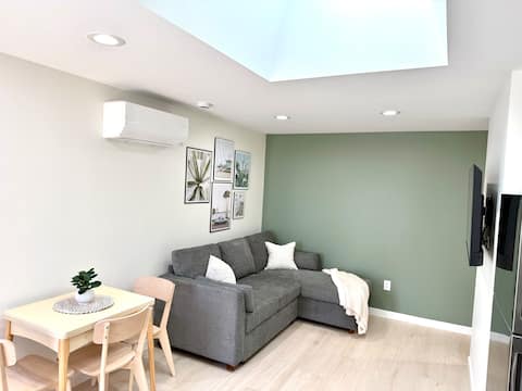 Popular Airbnb listing: Private Guesthouse | Full Kitchen + Laundry in Downey