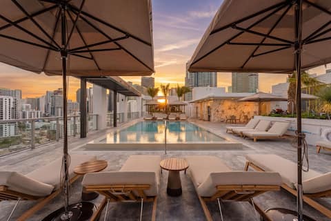 Top Airbnb: Luxury Brickell Condo | Rooftop Pool + Walkable in Miami Avenue