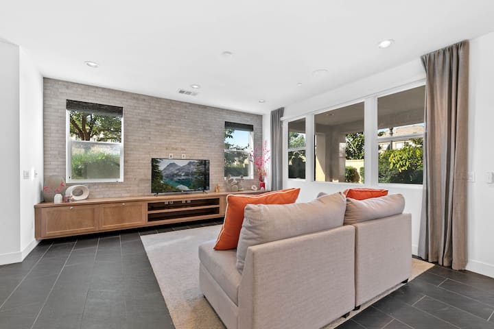 Modern Model Home | 2 Living Rooms | Big Kitchen - Ontario, CA