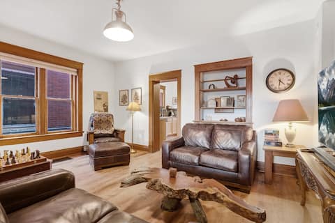 Top Airbnb: Hot Tub + PuttPutt|Victorian Apt in Historic Baker in Baker