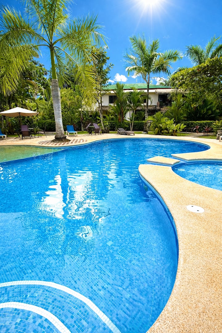Tropical Vibes Poolside Condo - Costa Rica