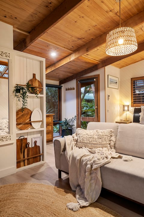 Top performing Airbnb: Bungalow Oasis- Metres from the beach in Inverloch