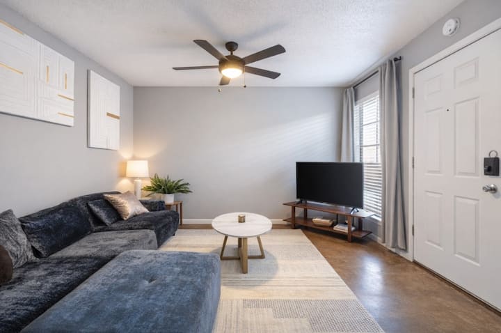 1 Br Paradise W/ Wifi - Dryer & Coffee - Dt Austin - Austin, TX