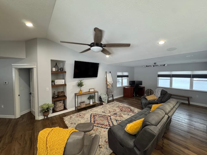 Spacious 3br Home, With Office & Huge Yard - Battle Creek, MI