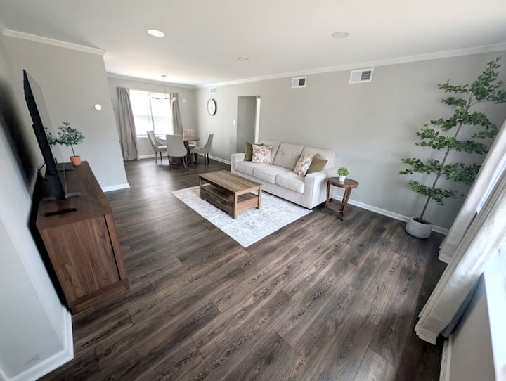 Modern Cozy Retreat By O’hare - Niles, IL