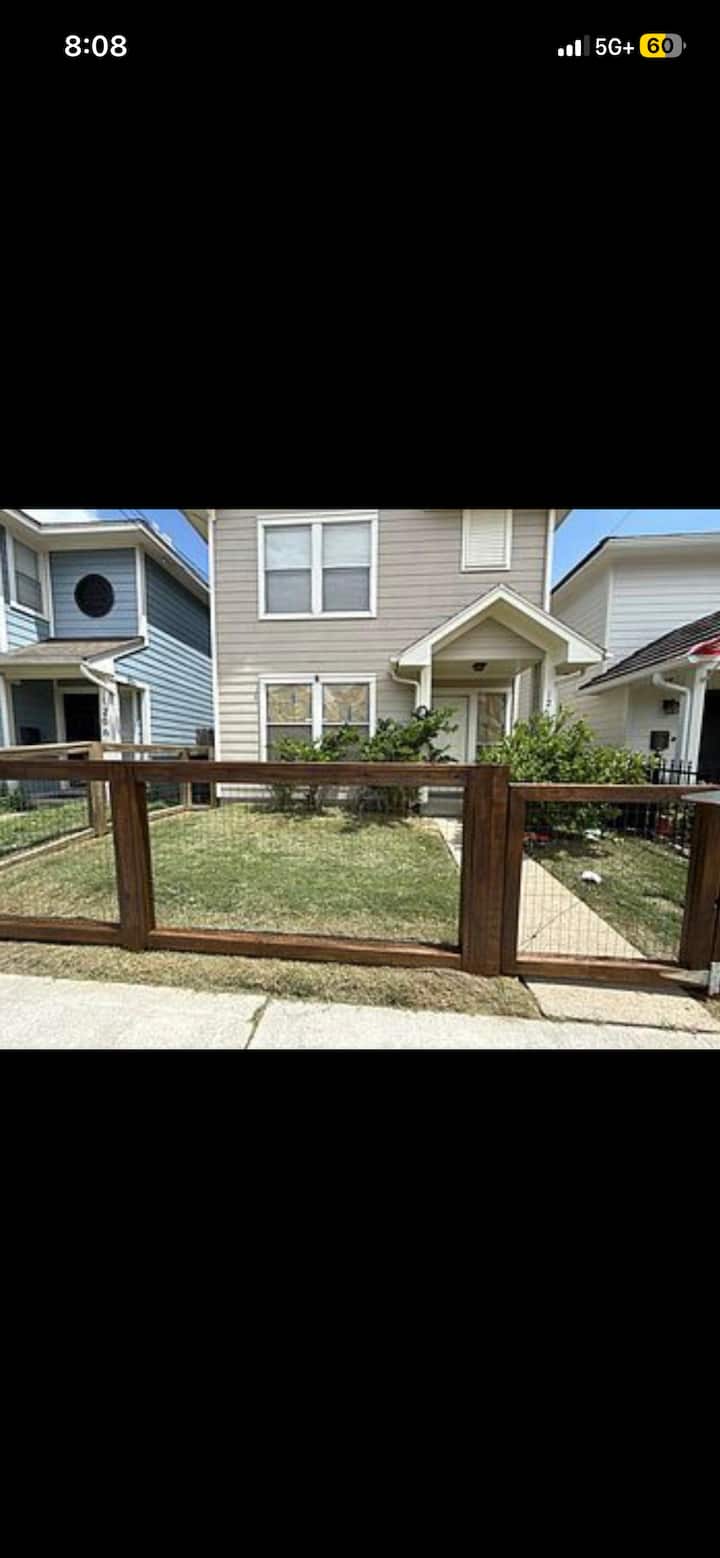 Peaceful Cozy Home In A Quiet Area! - Houston, TX