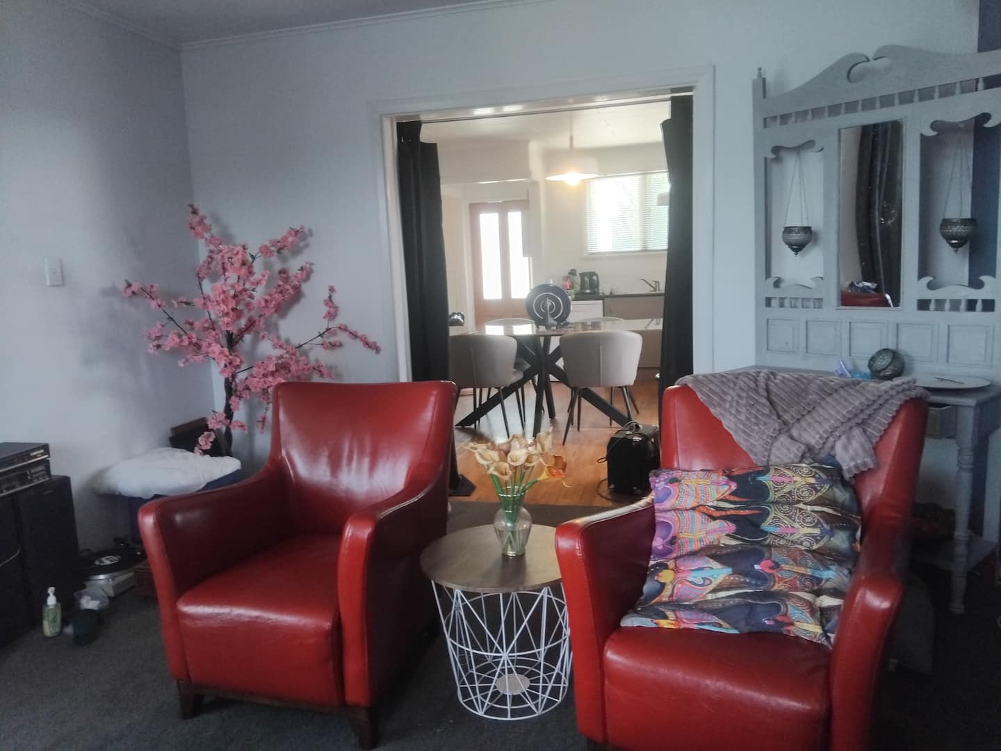 Warm Inviting
Room
Ea 1