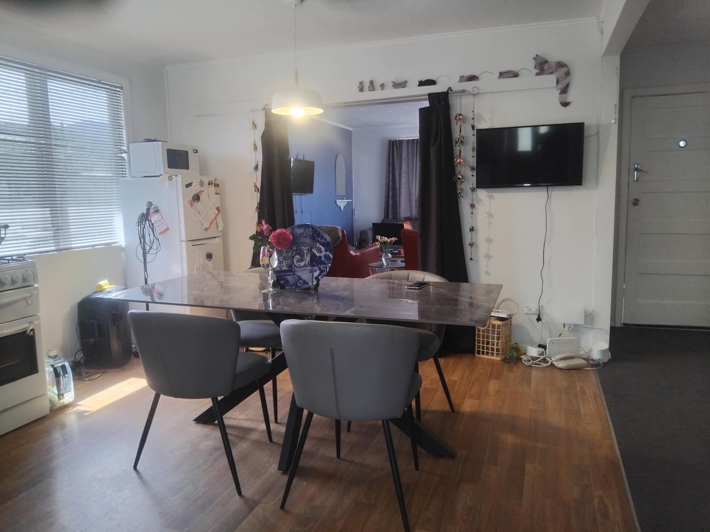 Warm Inviting 
Room 
Ea 3