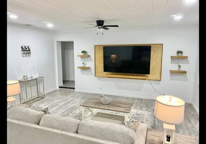 House On Broadway - McAllen
