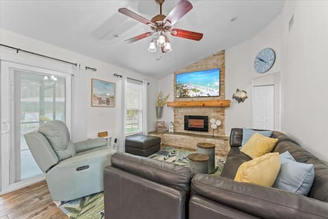 Successful Airbnb property: Backyard Oasis H/Pool, Hot Tub, Tiki Bar & Golf in Palm Harbor