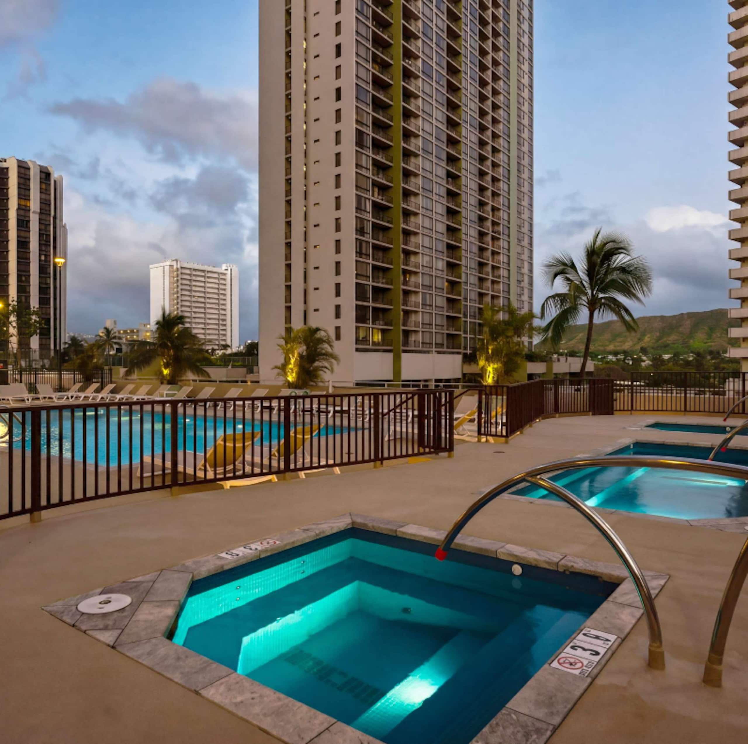 Hokusai Suite/Free Parking/WIFI/1 block to beach - Image 58