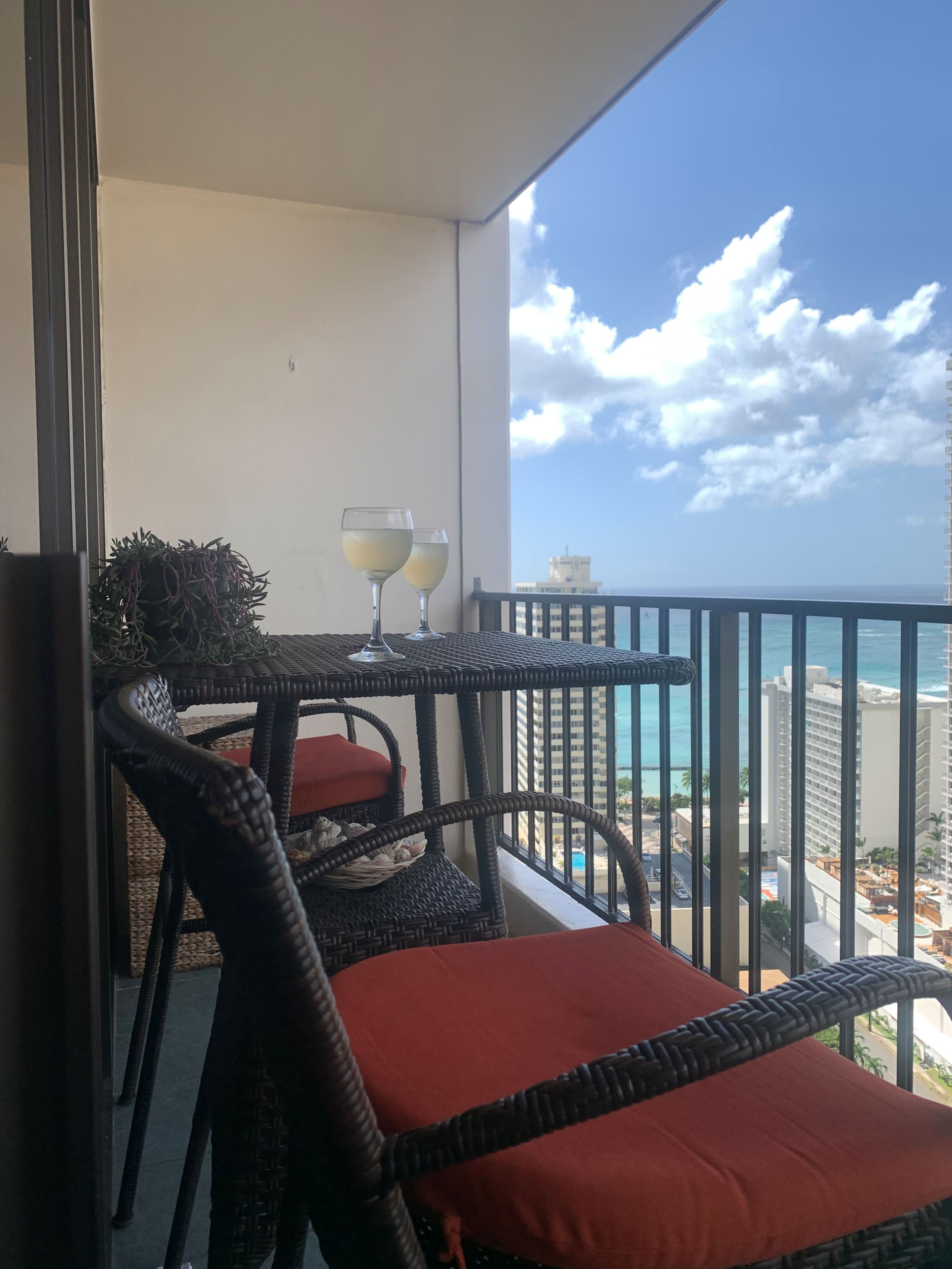 Hokusai Suite/Free Parking/WIFI/1 block to beach - Image 87