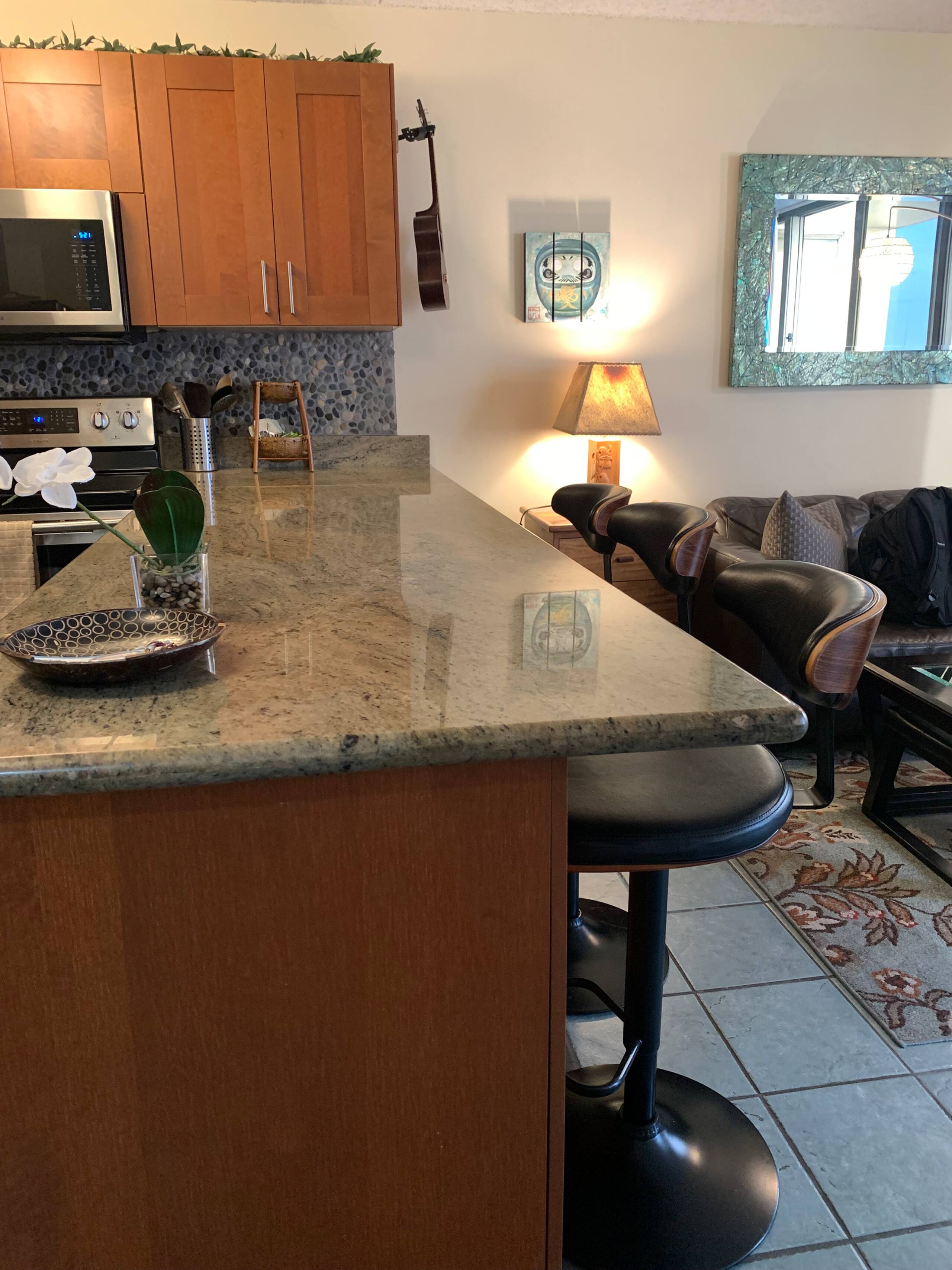 Hokusai Suite/Free Parking/WIFI/1 block to beach - Image 6