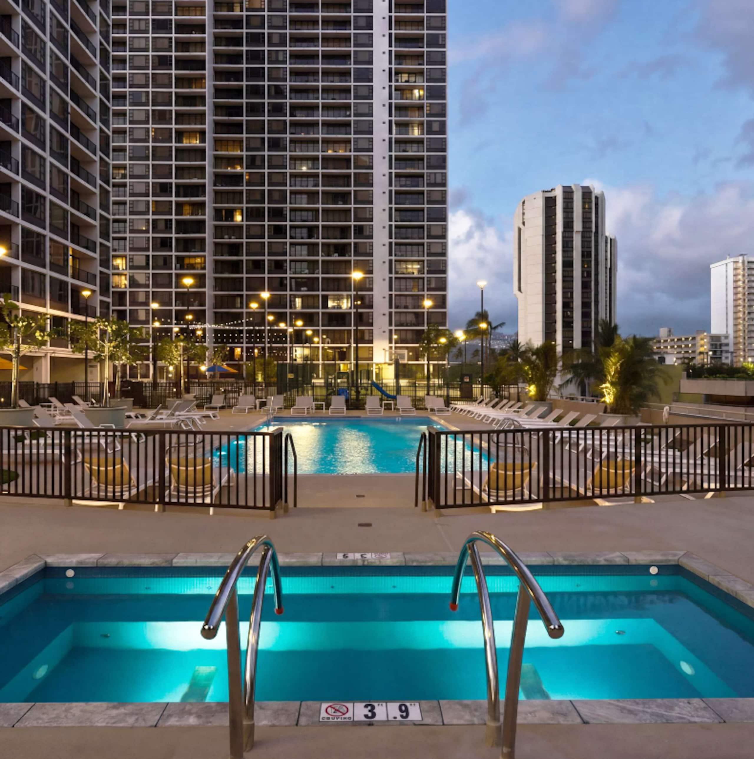 Hokusai Suite/Free Parking/WIFI/1 block to beach - Image 57