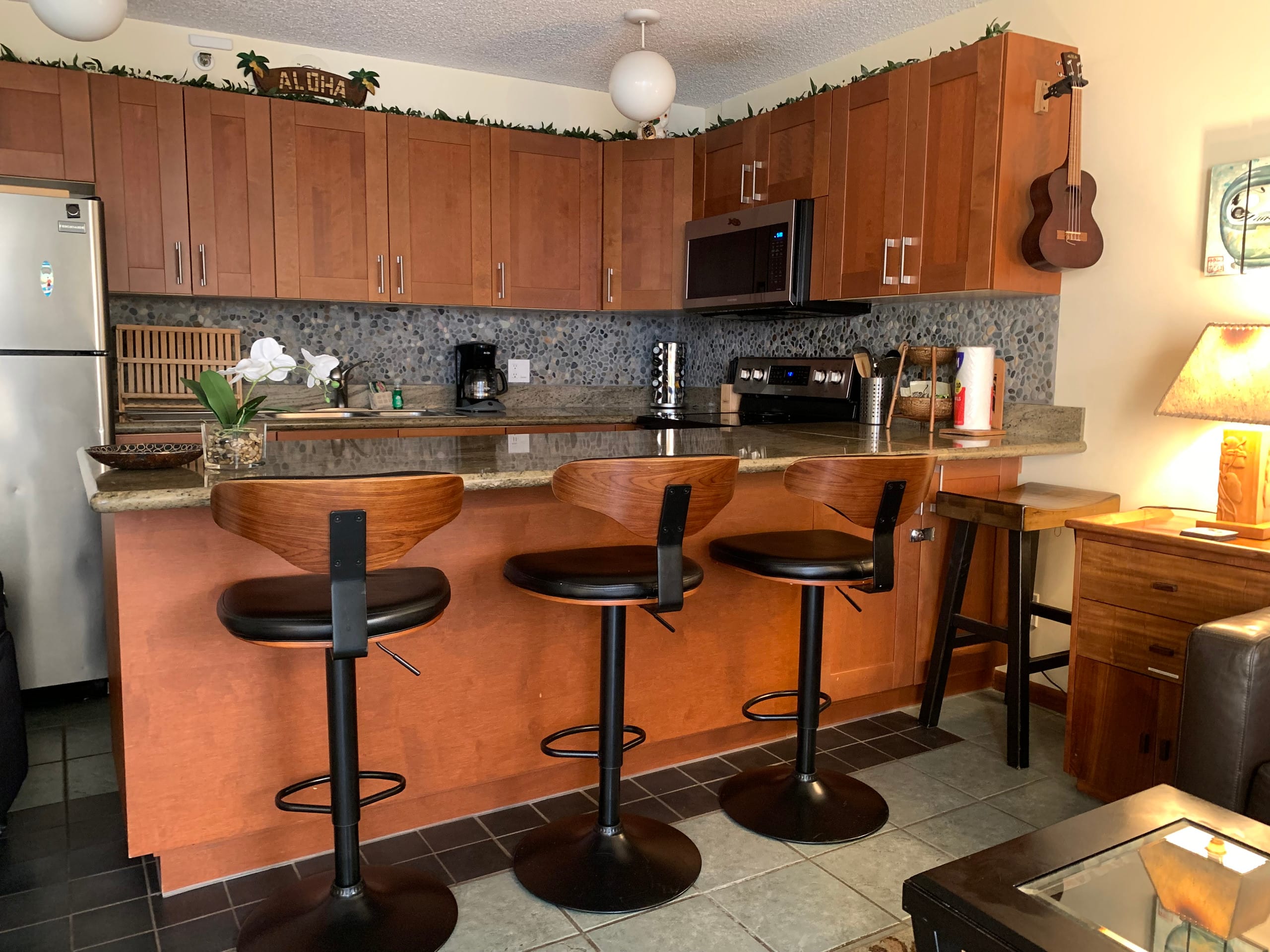 Hokusai Suite/Free Parking/WIFI/1 block to beach - Image 4