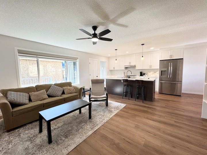 New Home | Quick Hwy Access | Quiet Community - Cochrane