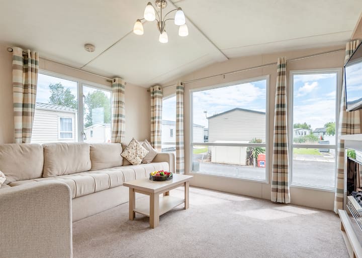 Gold 2 Bedroom Caravan, Sleeps 6 - Skegness