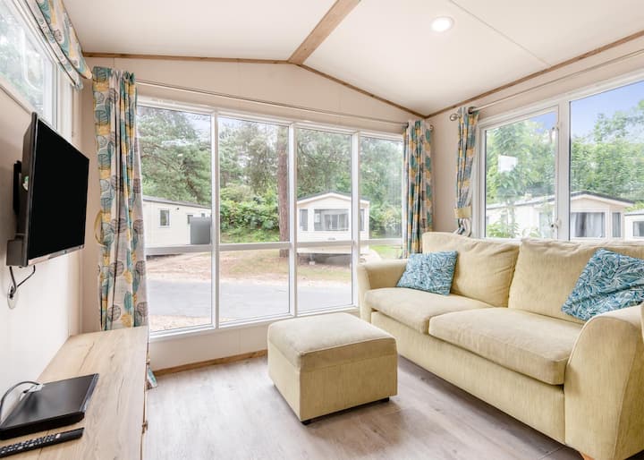Bronze Premium 1 Bedroom Caravan, Sleeps 2 - Shanklin