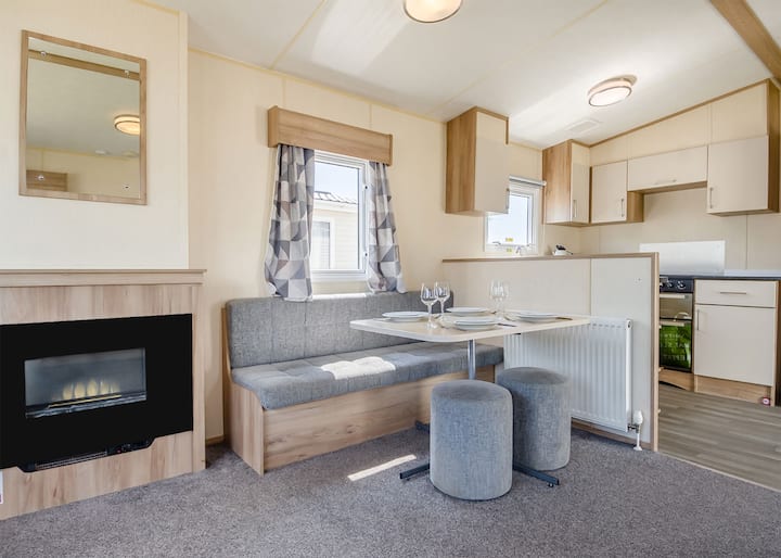 Gold Caravan With Parking & Ensuite - Sandown