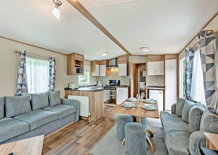 Gold 2 Bedroom Caravan, Sleeps 6. With Parking - Windermere