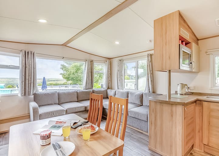 Silver Caravan With Parking - Porthcawl
