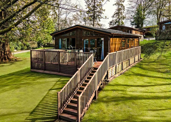 Deluxe Lodge Parking, Ensuite, Decking & Hot Tub - Windermere
