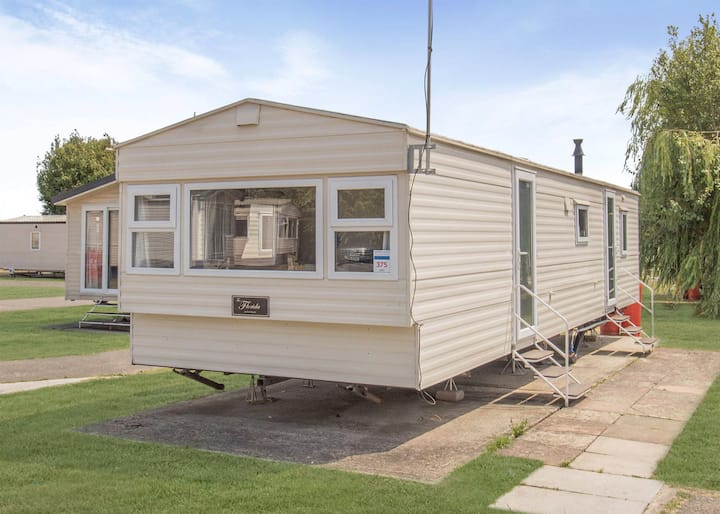 Bronze Caravan With Parking - Clacton-on-Sea
