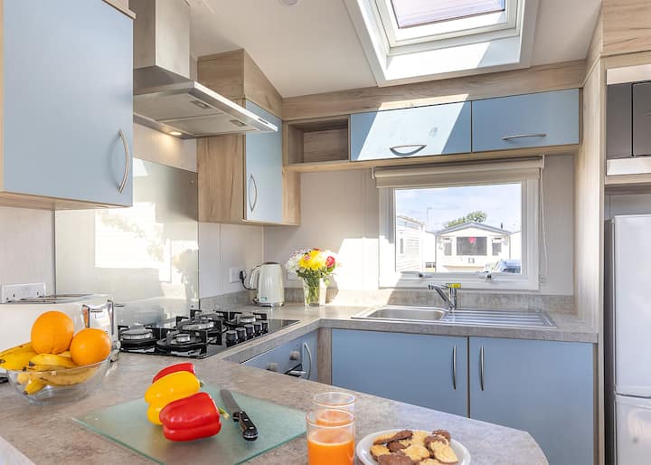 Gold Caravan With Parking - Helston