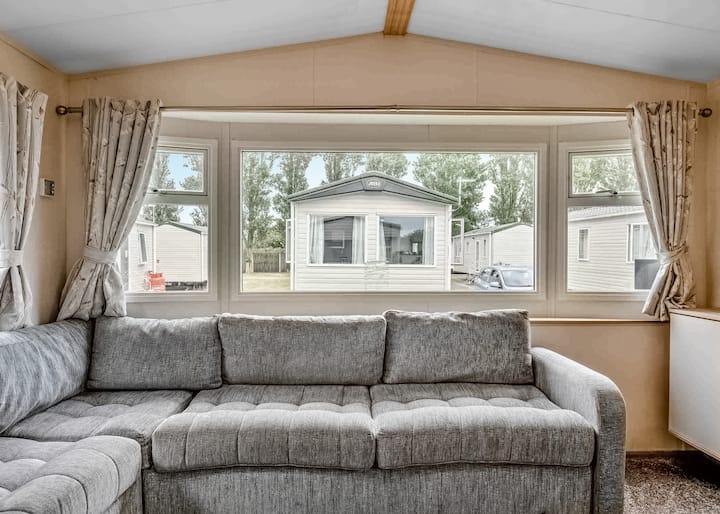Bronze 2 Bedroom Caravan, Sleeps 6. With Parking - Hemsby