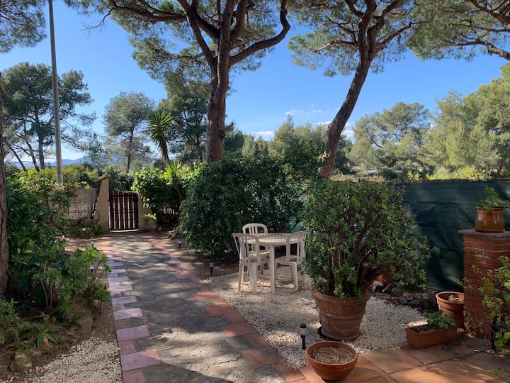Rez-de-villa Avec Terrasses Et Jardin - Porquerolles