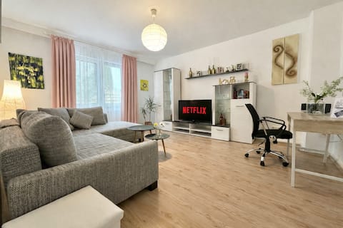 Leistungsstarkes Airbnb: 60 sqm / 4 people / desk / ground floor / trade fair / university hospital in Rüttenscheid