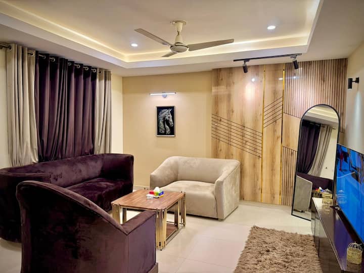 Warm Luxury 2 Bedroom Apartment In Prime Location - Islamabad