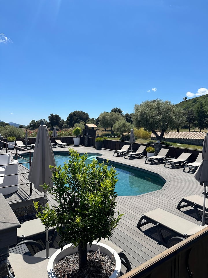 Appartement T2 Climatisé + Terrasse Et Piscine - Lac de l'Oriente