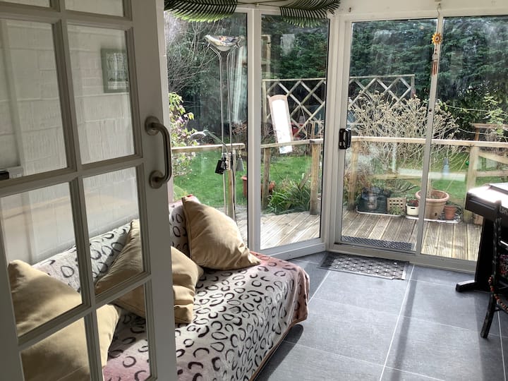 Double Room In Honey Cottage Stroud The Cotswolds. - Stroud