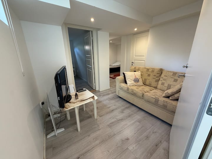 Spacey Flat With Big Garden - Södertälje