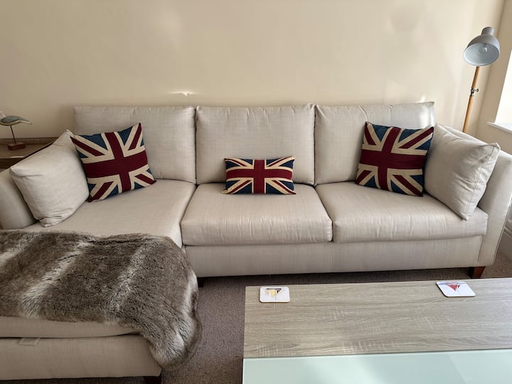 Light & Airy, Town Centre, First-floor Flat - Dartmouth