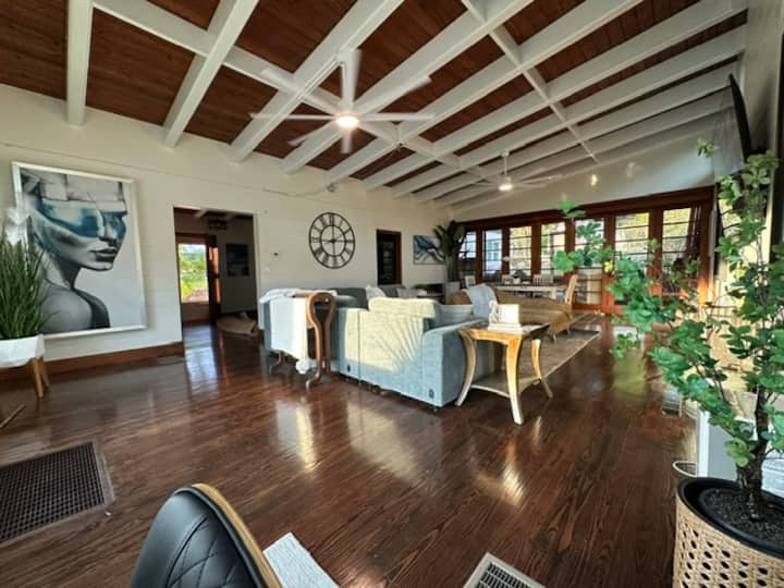 Cozy Luxurious Downtown Lakeview Home In Clermont - Clermont, FL