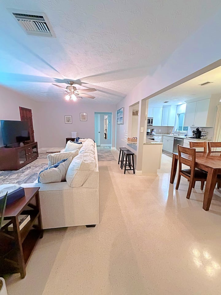 Manatee River Bungalows - 2 - Bradenton, FL