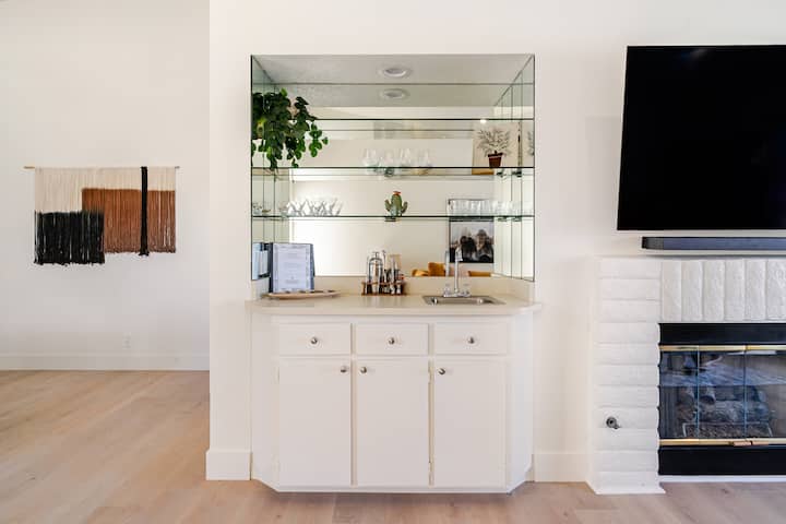 Desert Ember | Upstairs Unit In Gated Country Club - Palm Desert, CA