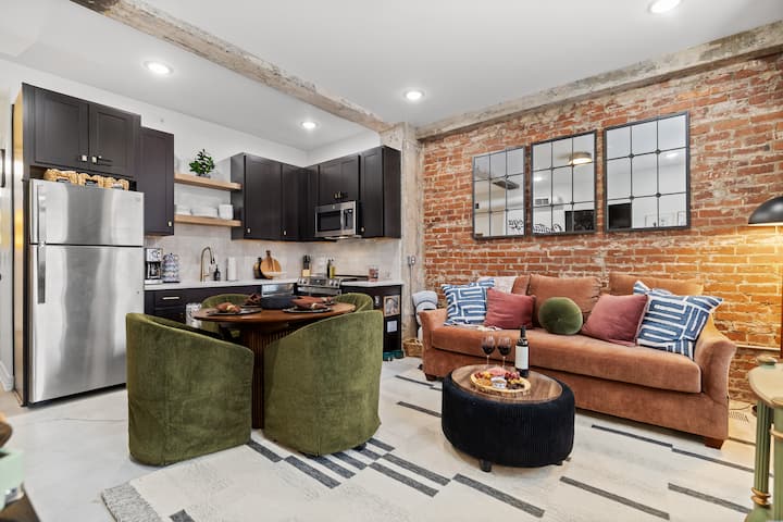 Historic 1915 Building | 2br 2ba | Free Parking - Chattanooga, TN