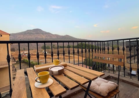 The Bey and Bae · Work-from-Hills Studio · Peaceful Cozy Retreat · Khalapur - 2