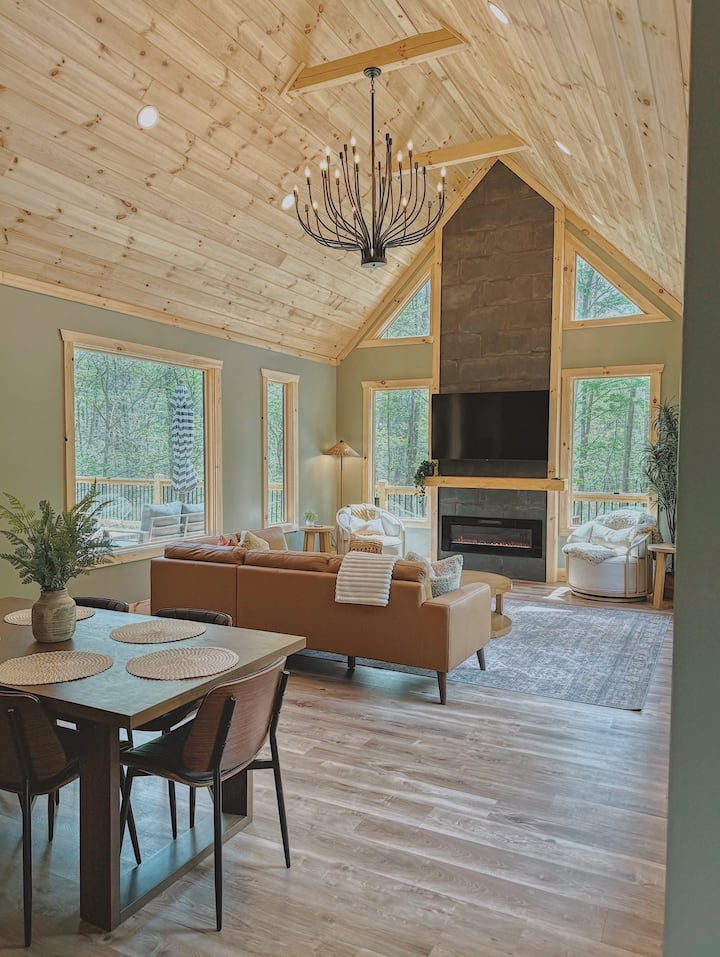 Secluded Luxury | Hot Tub + Expansive Deck + Sauna - Estados Unidos