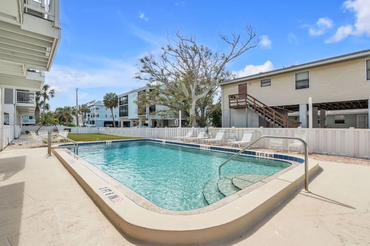 Sunrays Anchor By Duncan Real Estate - Holmes Beach, FL