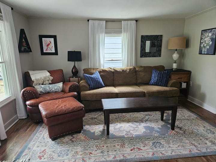 Blue Cottage - Jackson, TN