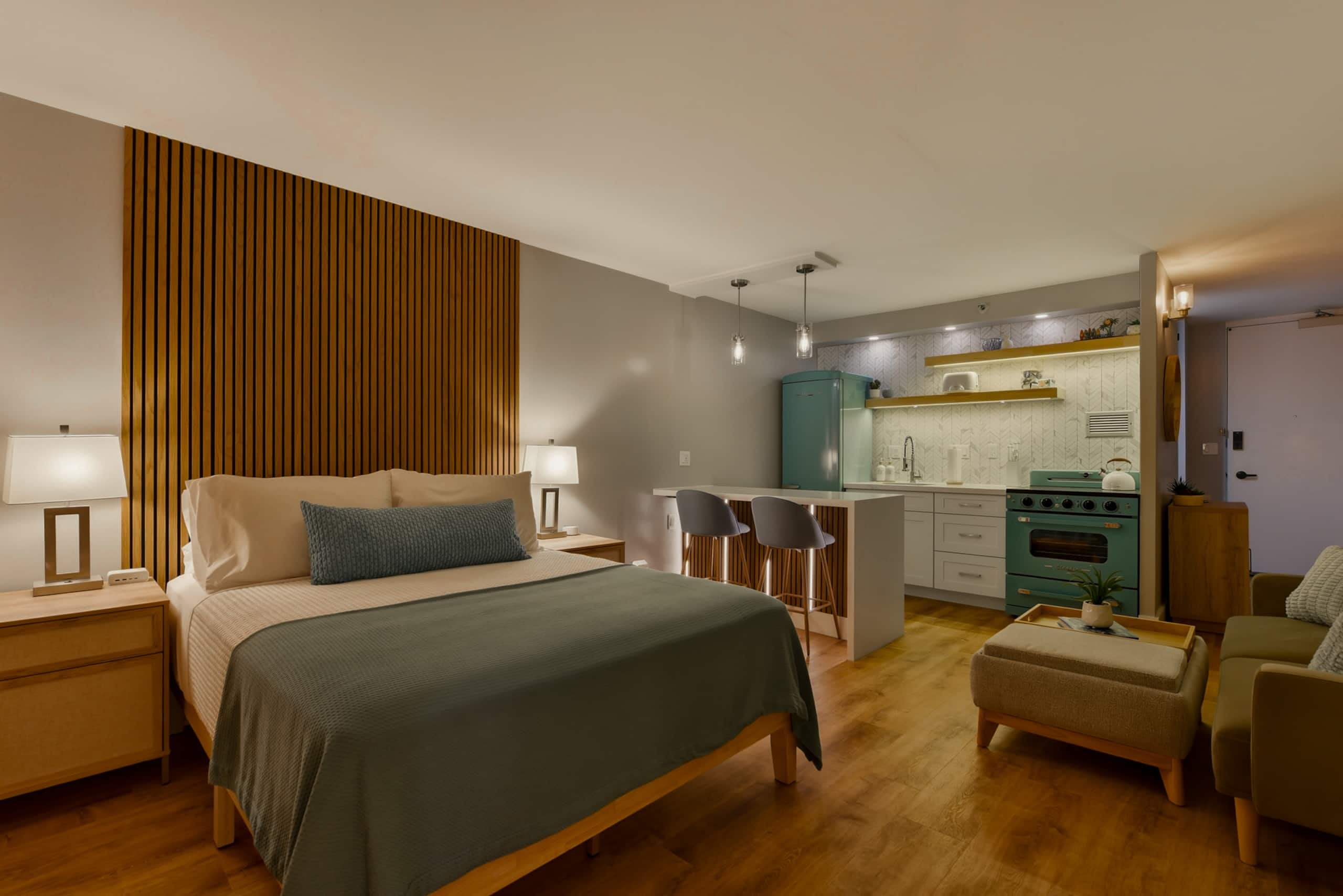 Luxury Retro Waikiki Condo ​w/​F​REE Parking - Image 6