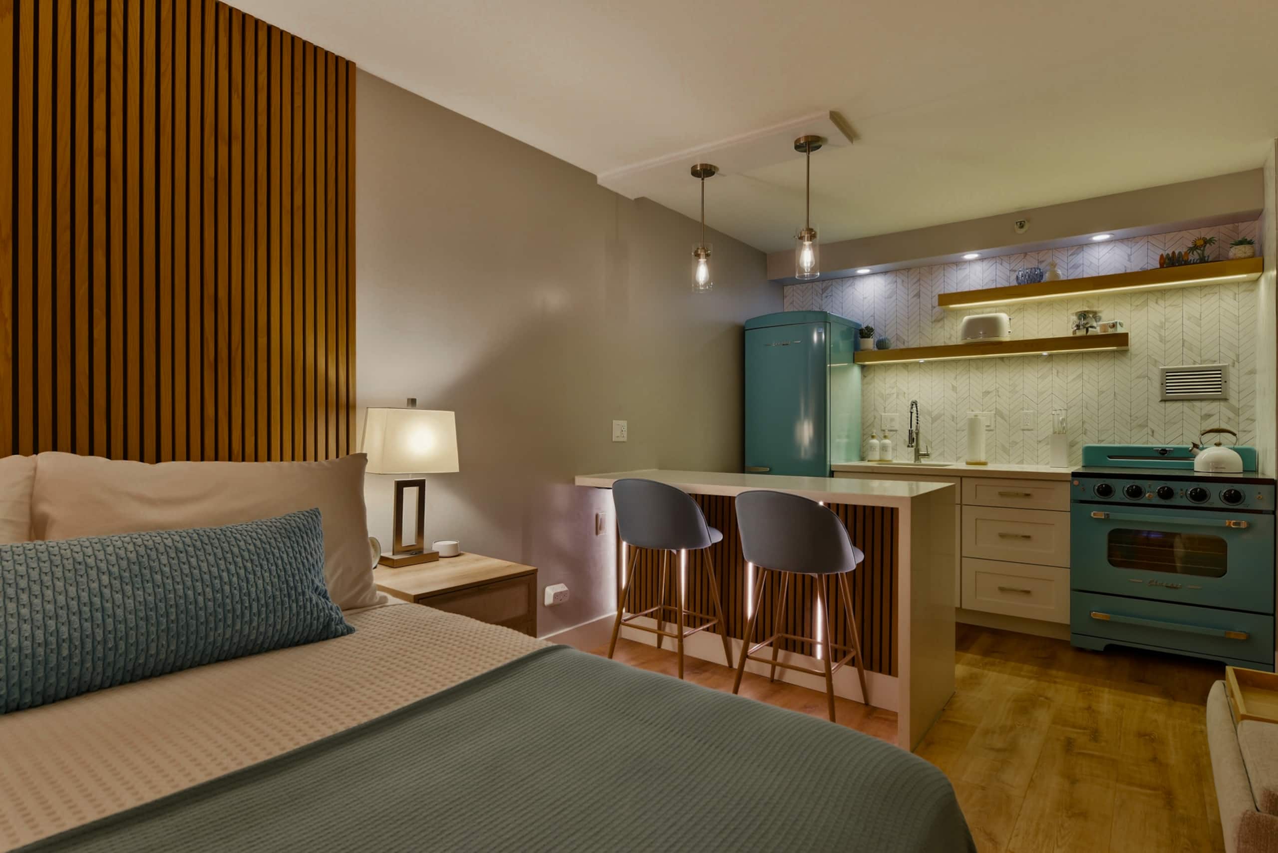Luxury Retro Waikiki Condo ​w/​F​REE Parking - Image 7
