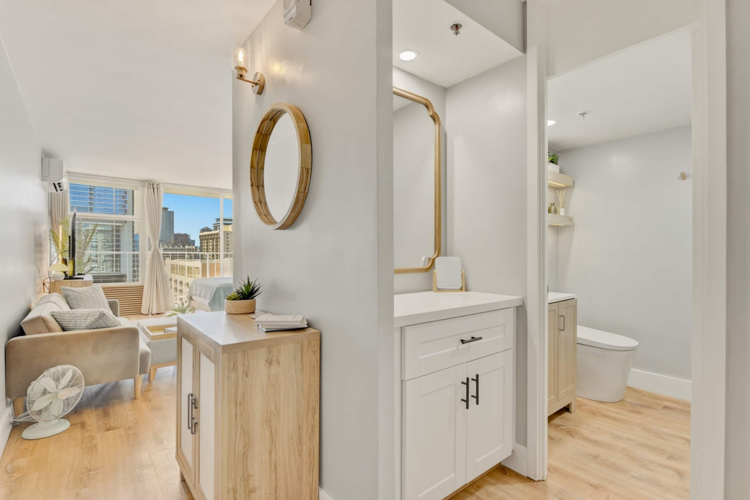 Luxury Retro Waikiki Condo ​w/​F​REE Parking - Image 18