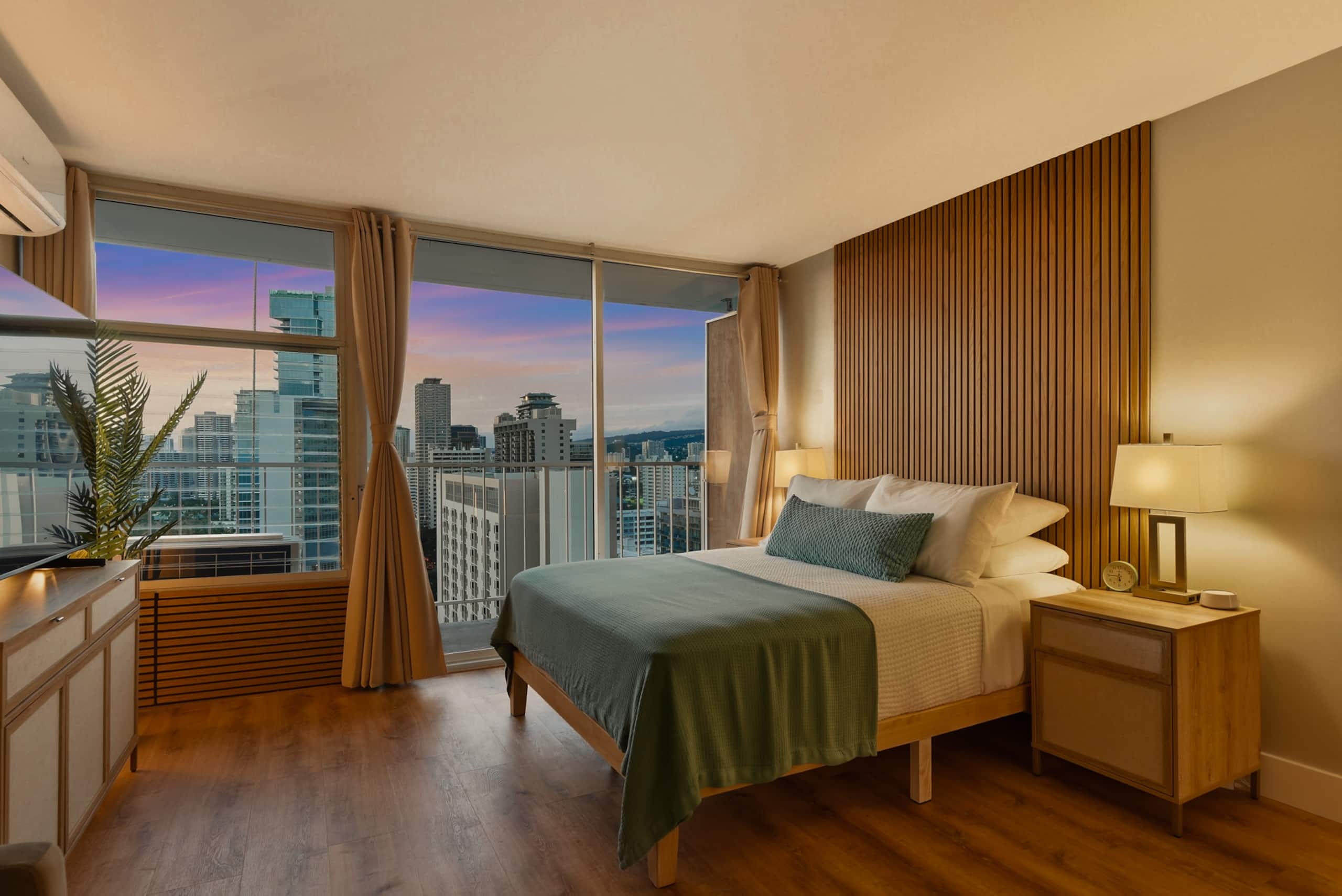 Luxury Retro Waikiki Condo ​w/​F​REE Parking - Image 16
