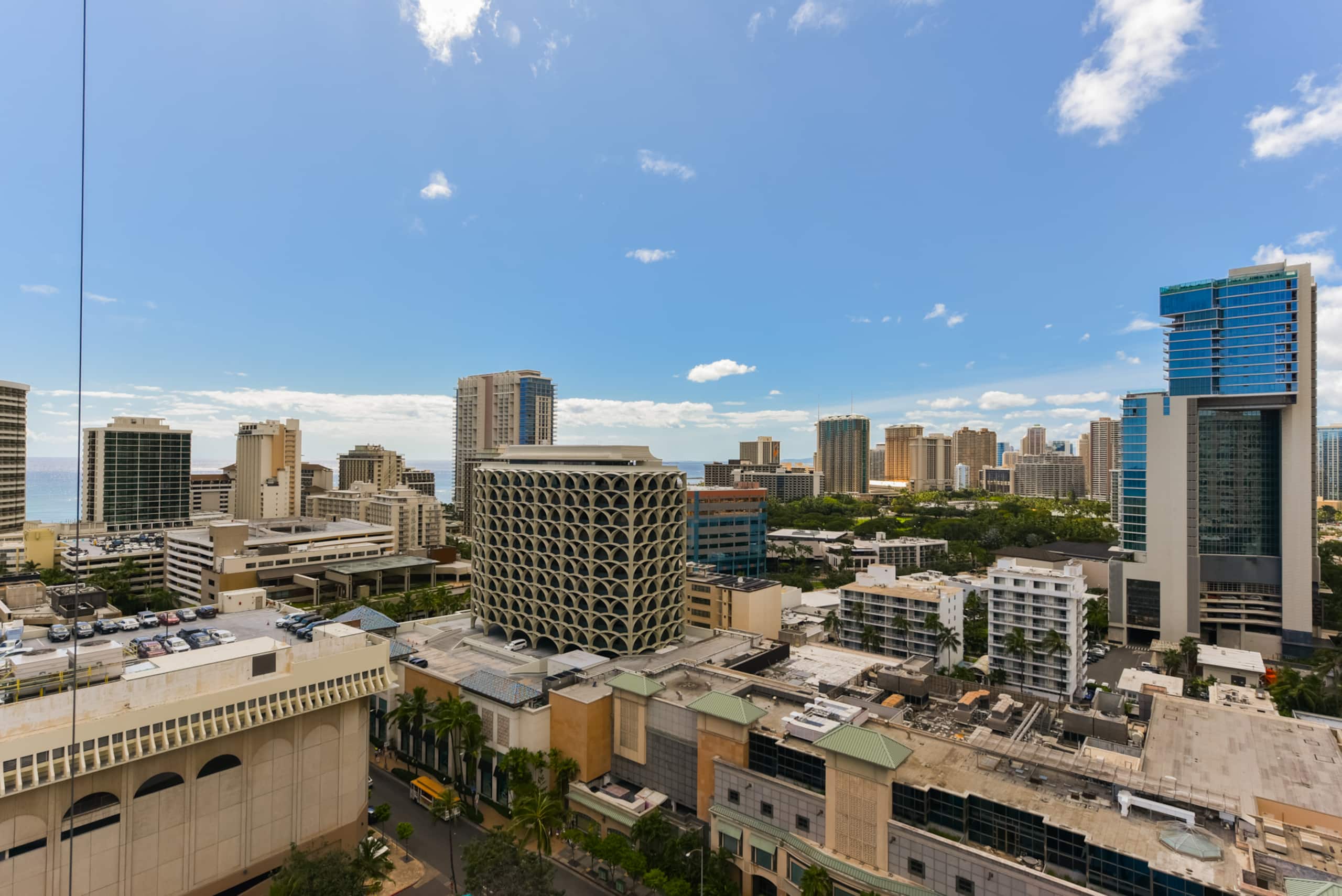 Luxury Retro Waikiki Condo ​w/​F​REE Parking - Image 26